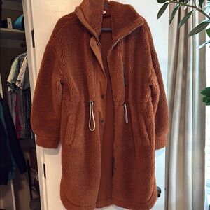 Varley- Sherpa Coat / Size Medium. never Worn